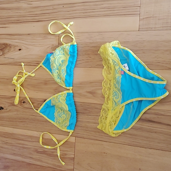 Doll Swimwear Other - Lovely lace detail bikini
